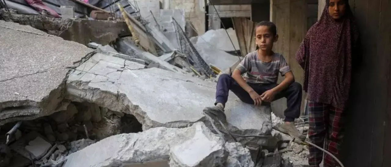 Medio Oriente, bombe israeliane su un campo profughi a Gaza: 5 morti\n