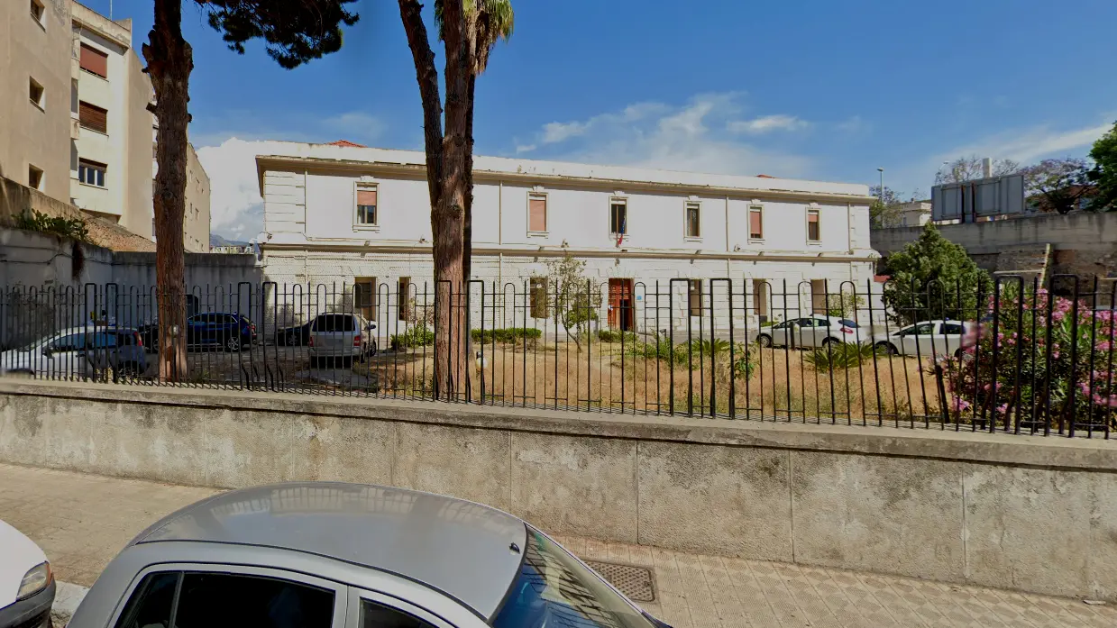<p>Il Tribunale per i minorenni di Reggio Calabria</p>\\n