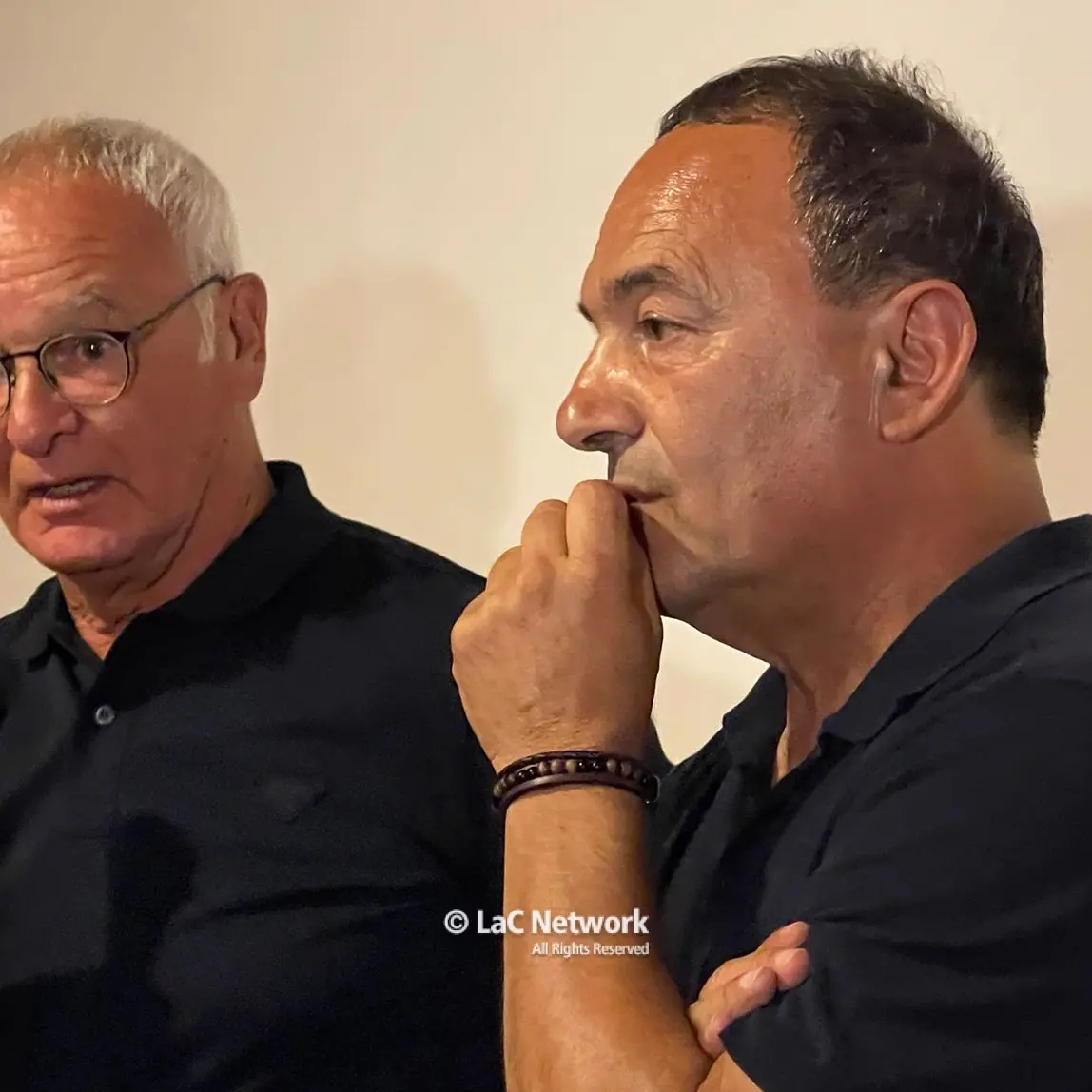 Ranieri a Riace, tra memoria, solidarietà e una lezione per il governo: «Offriamo campi di calcio, non deportazioni»\n
