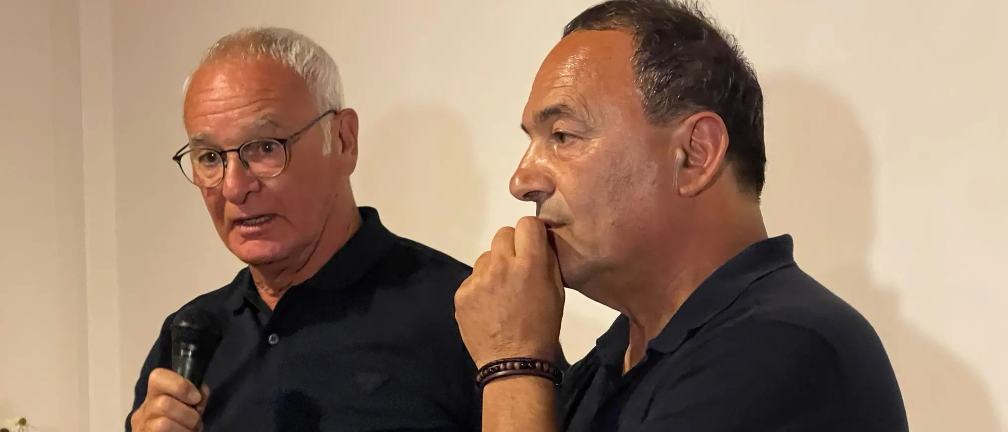 Ranieri a Riace, tra memoria, solidarietà e una lezione per il governo: «Offriamo campi di calcio, non deportazioni»\n
