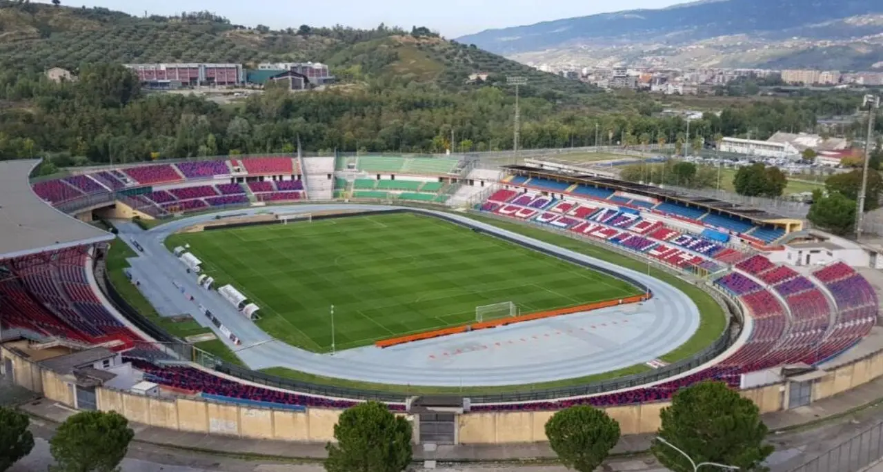 Cosenza Calcio, ritiro a Lorica al via ma senza certezze: convocati e programma top secret\n