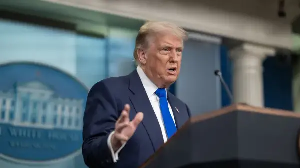<p>Il presidente degli Stati Uniti, Donald Trump</p>\\n