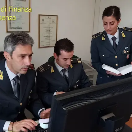 Castrovillari, frode fiscale nel business degli pneumatici: sequestri per\u00A016 milioni di euro, 15 società coinvolte\n