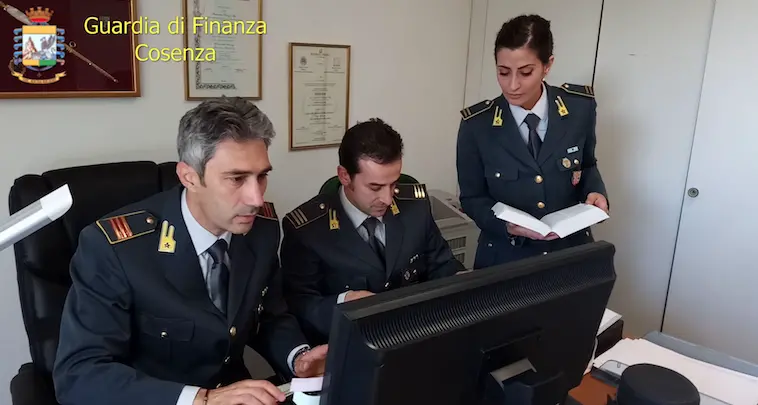 Castrovillari, frode fiscale nel business degli pneumatici: sequestri per\u00A016 milioni di euro, 15 società coinvolte\n