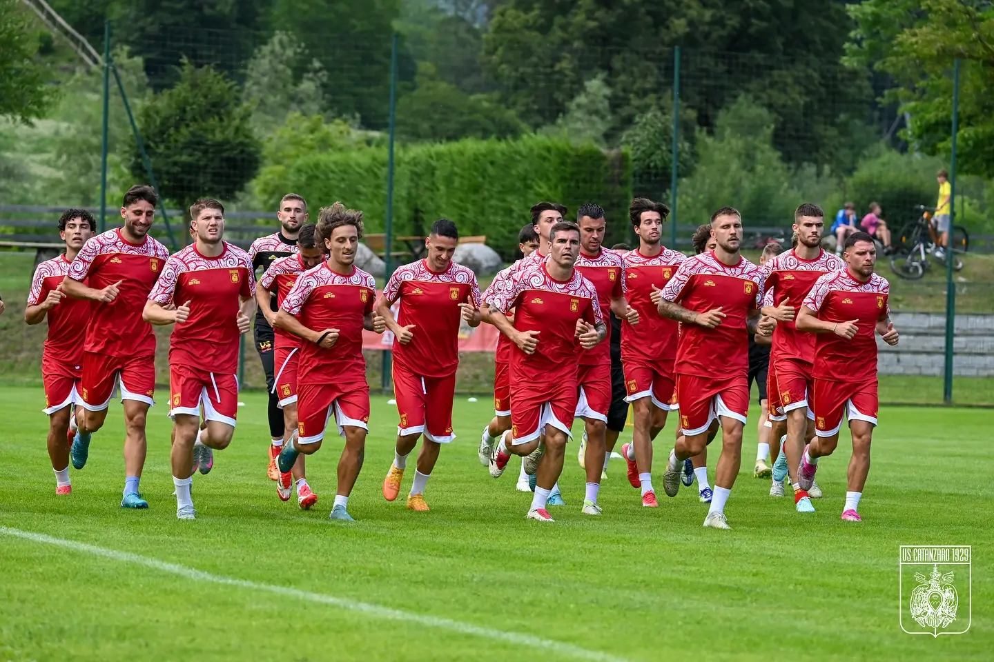 Il Catanzaro è in ritiro in Trentino: le prove di Aquilani con il calciomercato\u00A0che però complica i piani\n