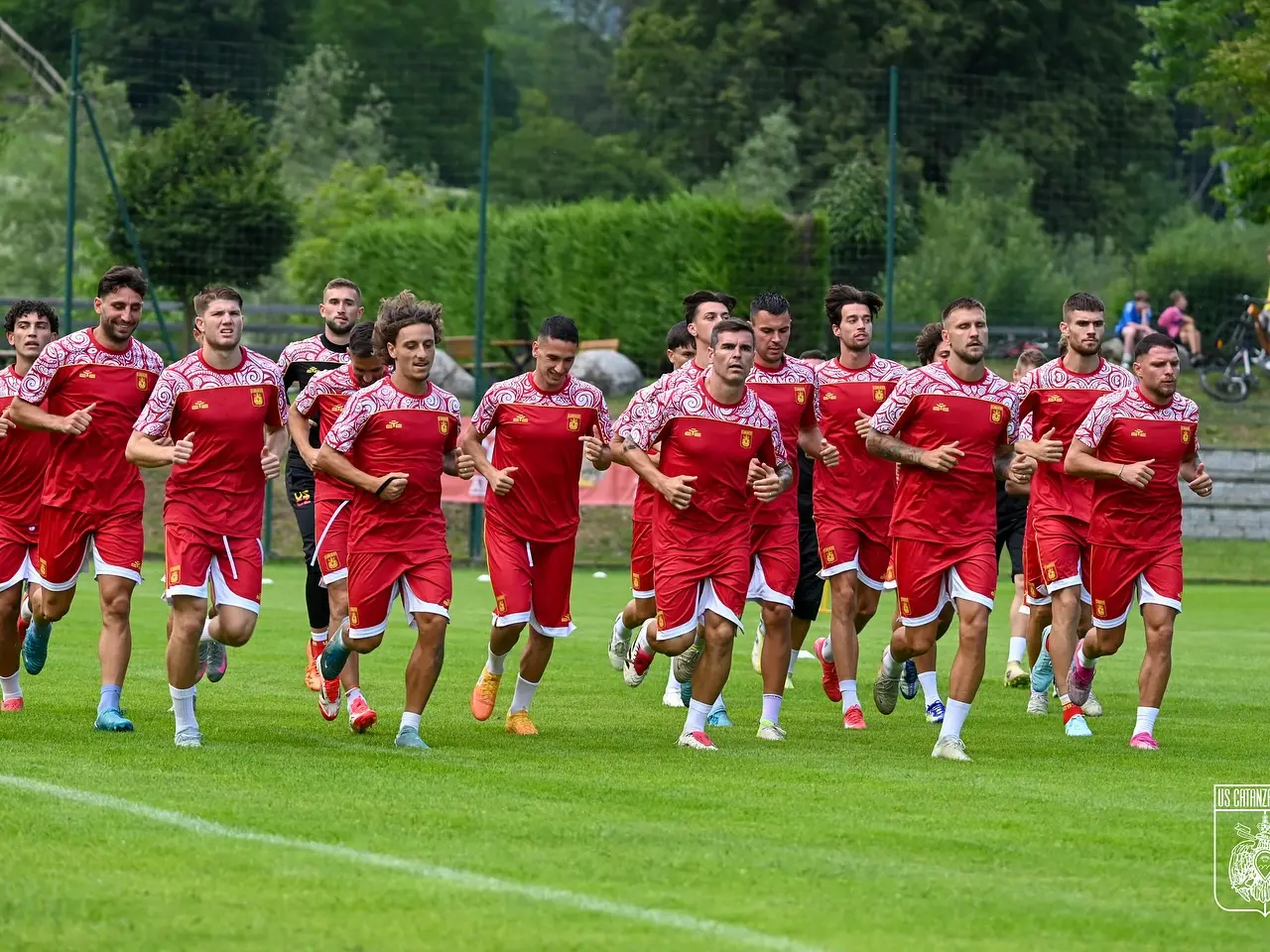 Il Catanzaro in ritiro in Trentino: le prove di Aquilani, ma il calciomercato complica i piani