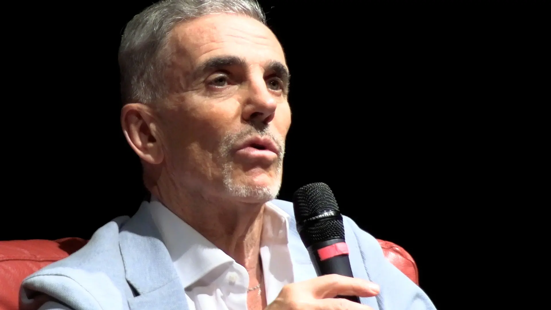 Federico Buffa sale sul palco a Rende: all’Unical l’Avvocato ipnotizza i presenti\n