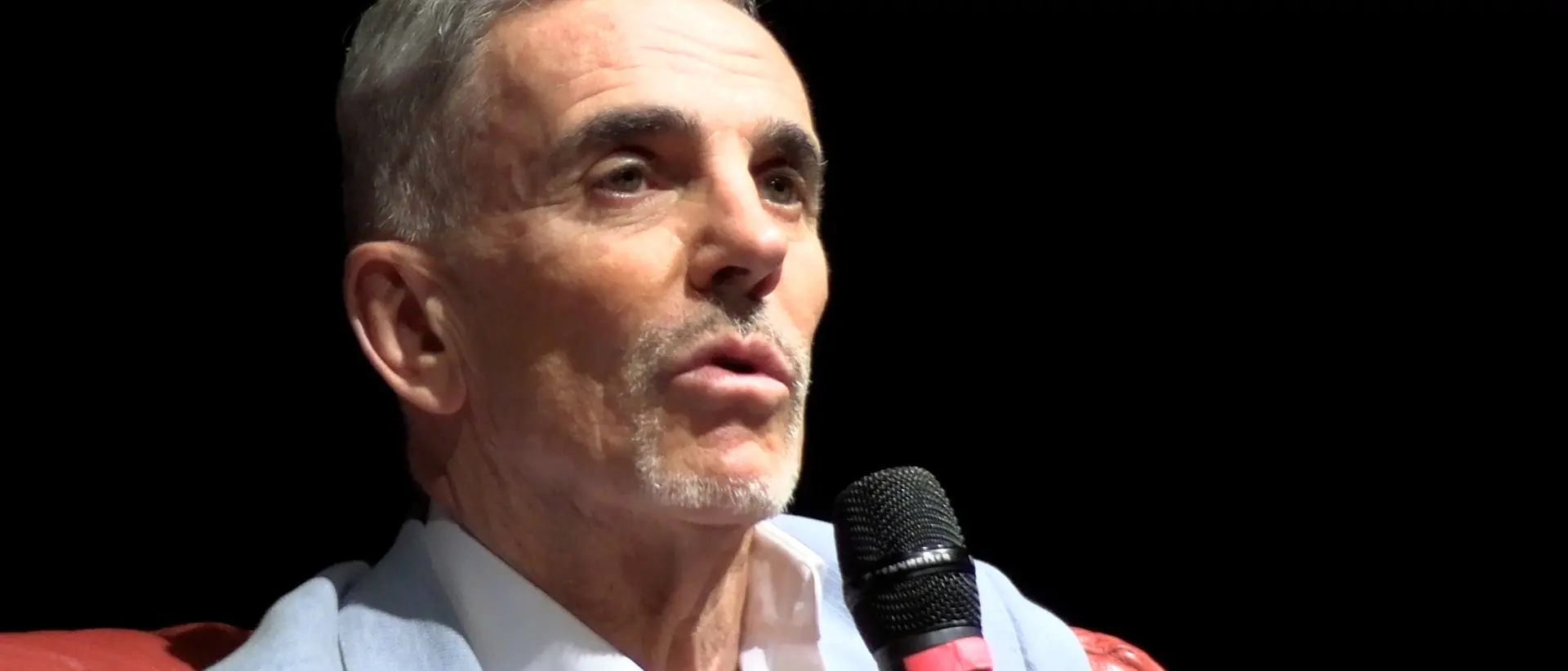 Federico Buffa sale sul palco a Rende: all’Unical l’Avvocato ipnotizza i presenti\n