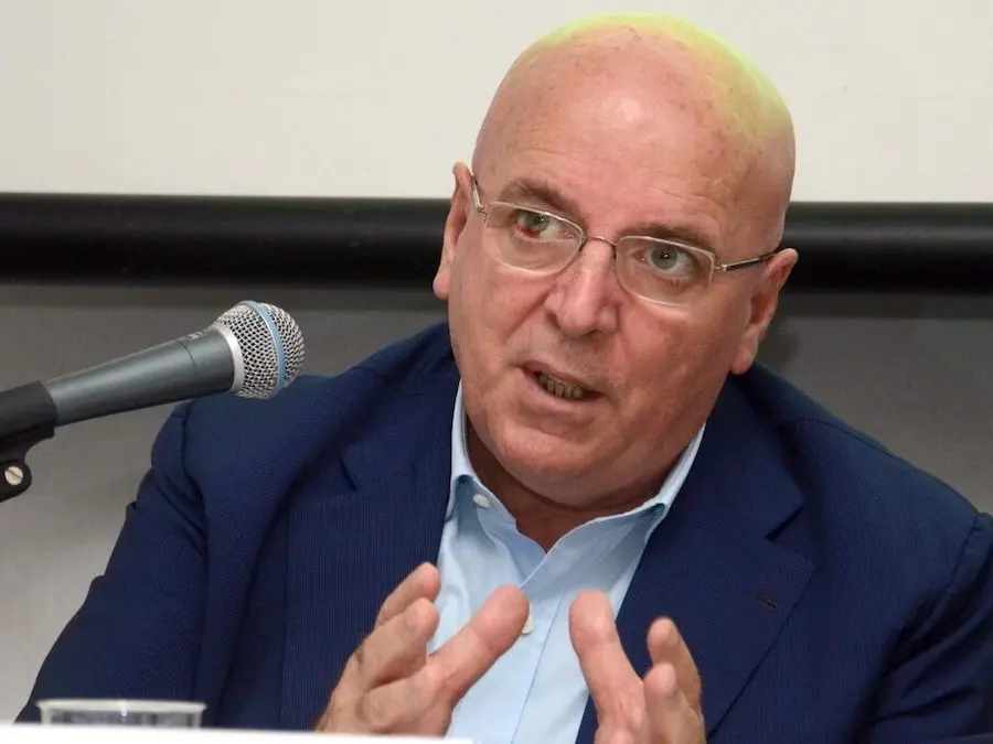 Bonifica di Crotone, Oliverio punta il dito contro l’inerzia del Ministero e attacca le scelte di Errigo
