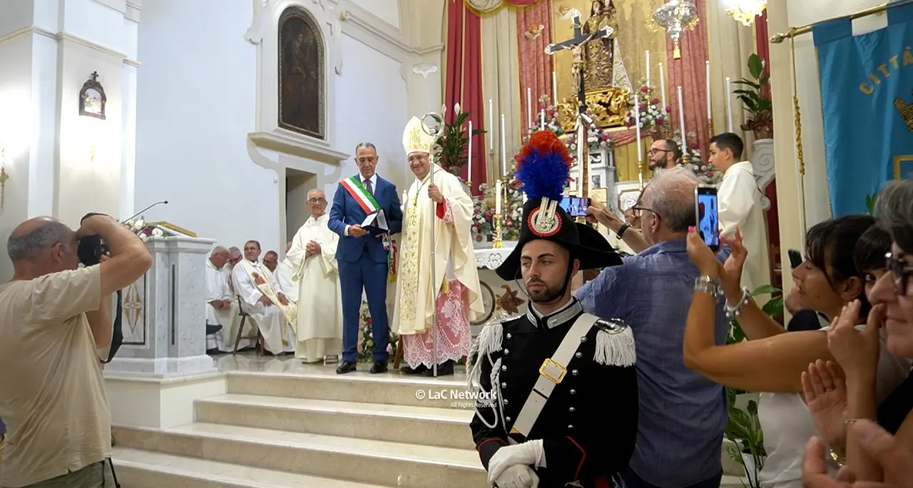Il vescovo Stefano Rega è cittadino onorario di Scalea: «La Chiesa deve essere vicina al territorio»\n