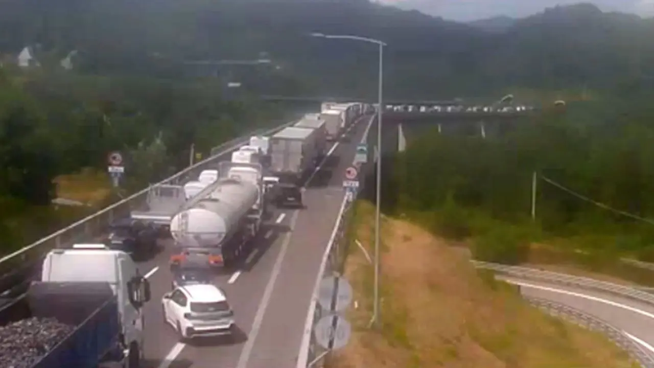 Incidente in una galleria sull\\'A1 (Foto Ansa)
