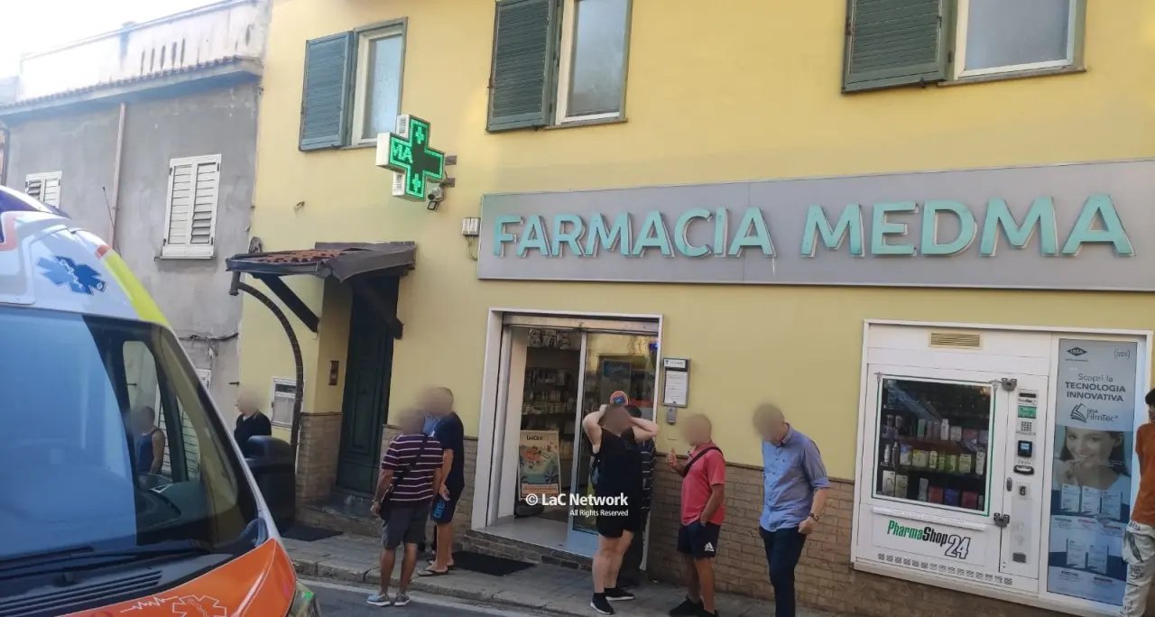Follia a Nicotera, giovane accoltella il marito della titolare di una farmacia. Interviene l’elisoccorso\n