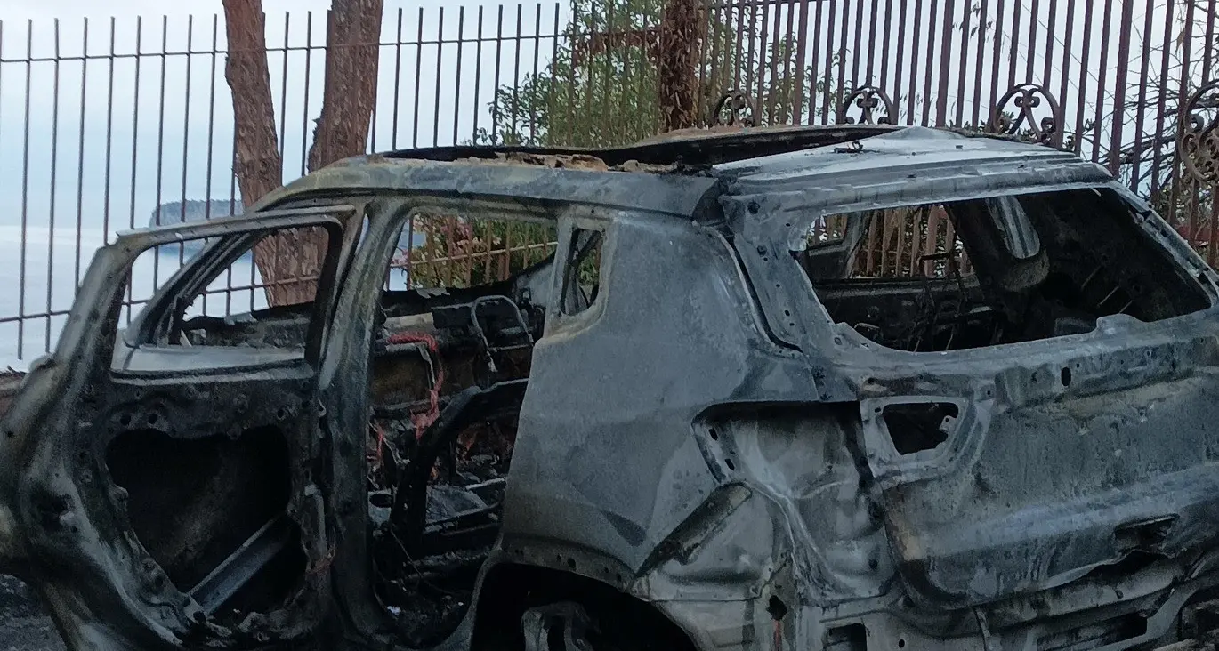 San Nicola Arcella,\u00A0l'auto del sindaco Eugenio Madeo distrutta da un incendio nella notte