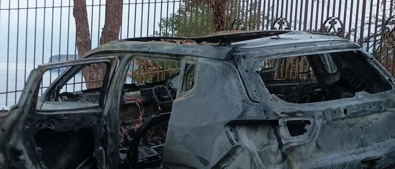 San Nicola Arcella,\u00A0l'auto del sindaco Eugenio Madeo distrutta da un incendio nella notte