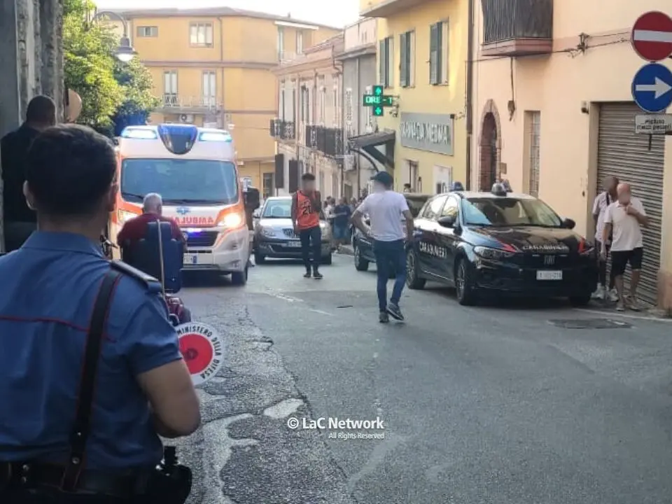 Accoltellato nella farmacia della moglie a Nicotera, il fendente si è fermato a un millimetro dalla carotide