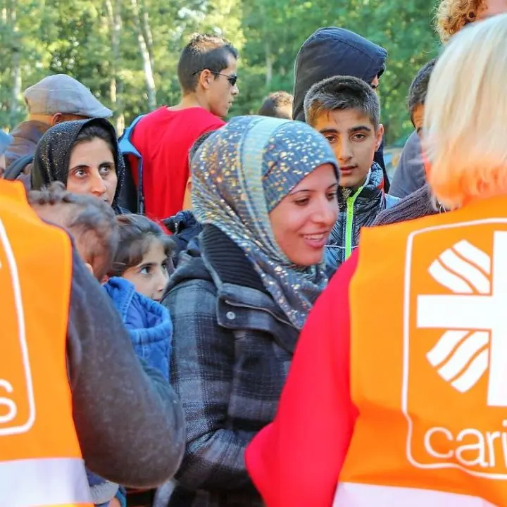 Germania, l’allarme della Caritas\u00A0sui tagli governativi: 60mila operatori licenziati e aiuti umanitari a rischio\n