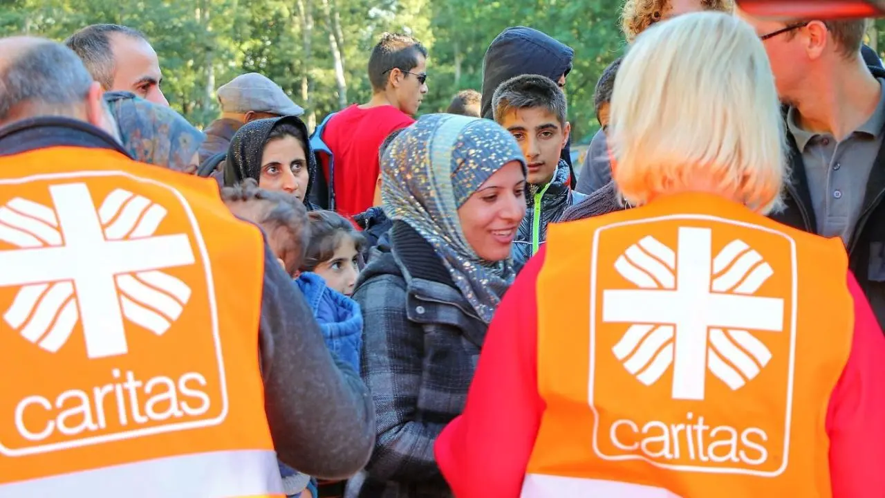 Germania, l’allarme della Caritas\u00A0sui tagli governativi: 60mila operatori licenziati e aiuti umanitari a rischio\n