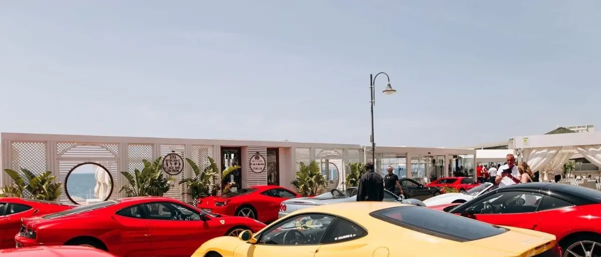 Motori, memoria e passione: a Falerna Marina sfilano le Ferrari tra emozioni, ricordi e spettacolo