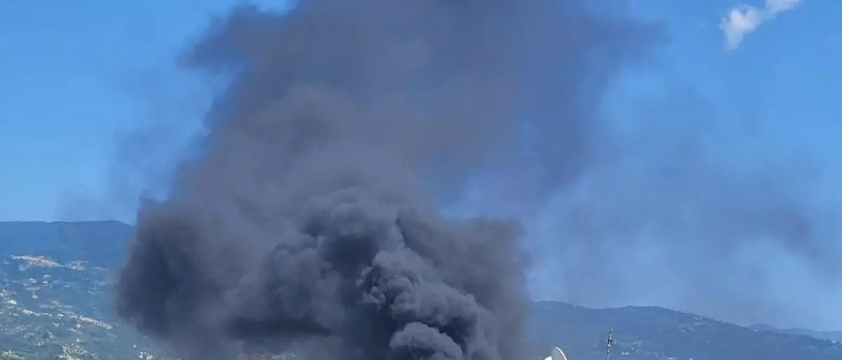 Incendio a Montalto Uffugo, danni a un'autocarrozzeria