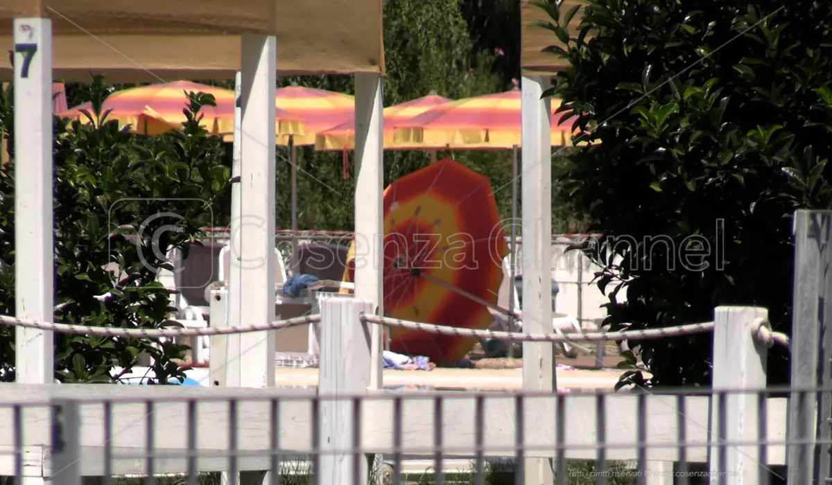 Bambina morta in piscina a Rende, eseguita l'autopsia: prevale l'ipotesi della congestione prima dell'annegamento