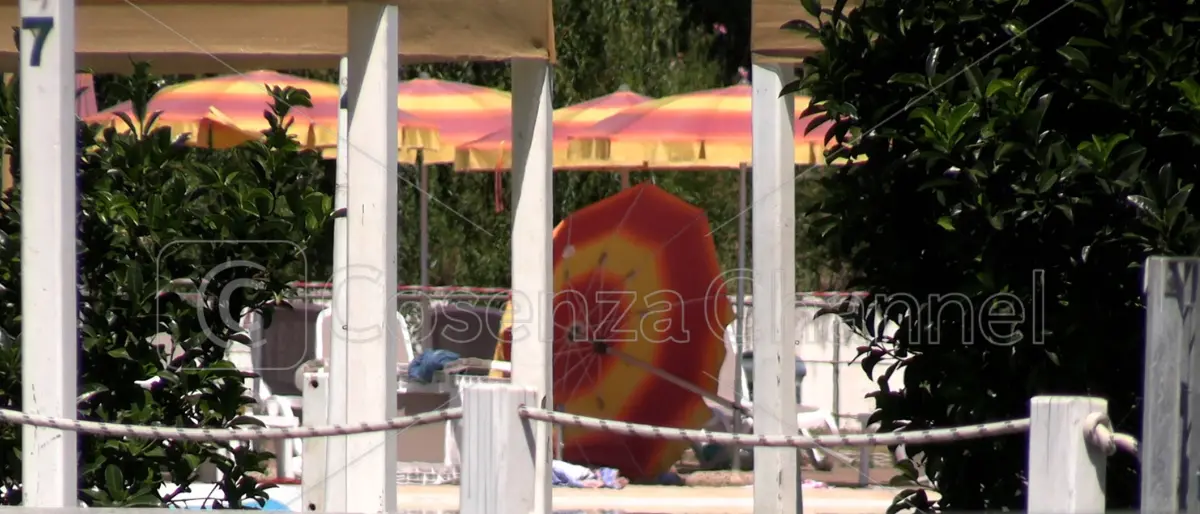 Bambina morta nella piscina del Parco Acquatico di Rende, ipotesi congestione prima dell'annegamento - FOTO