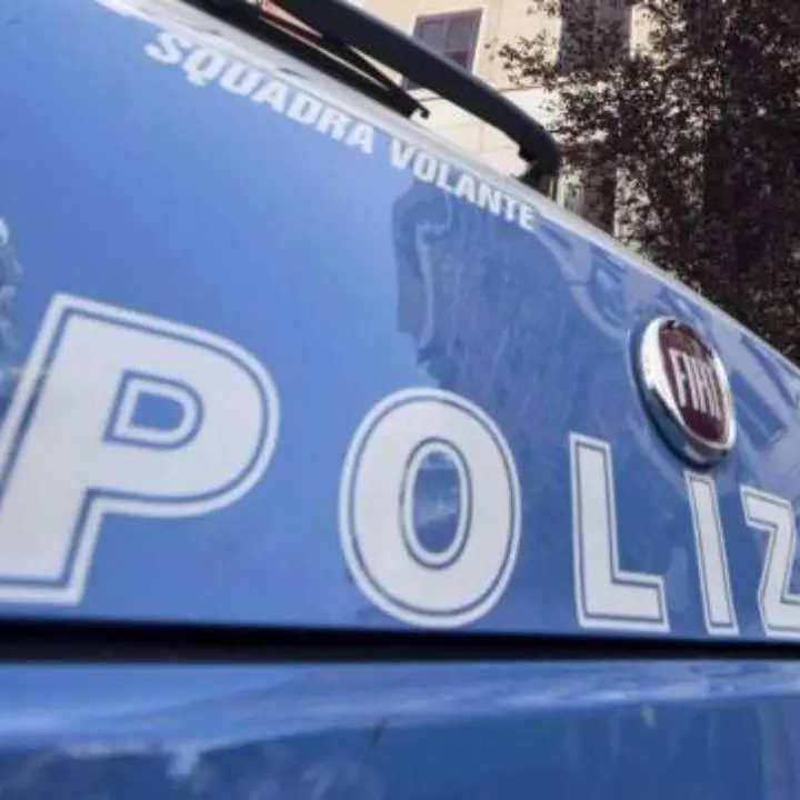 Cosenza, forza il posto di blocco: inseguito e arrestato dalla Polizia