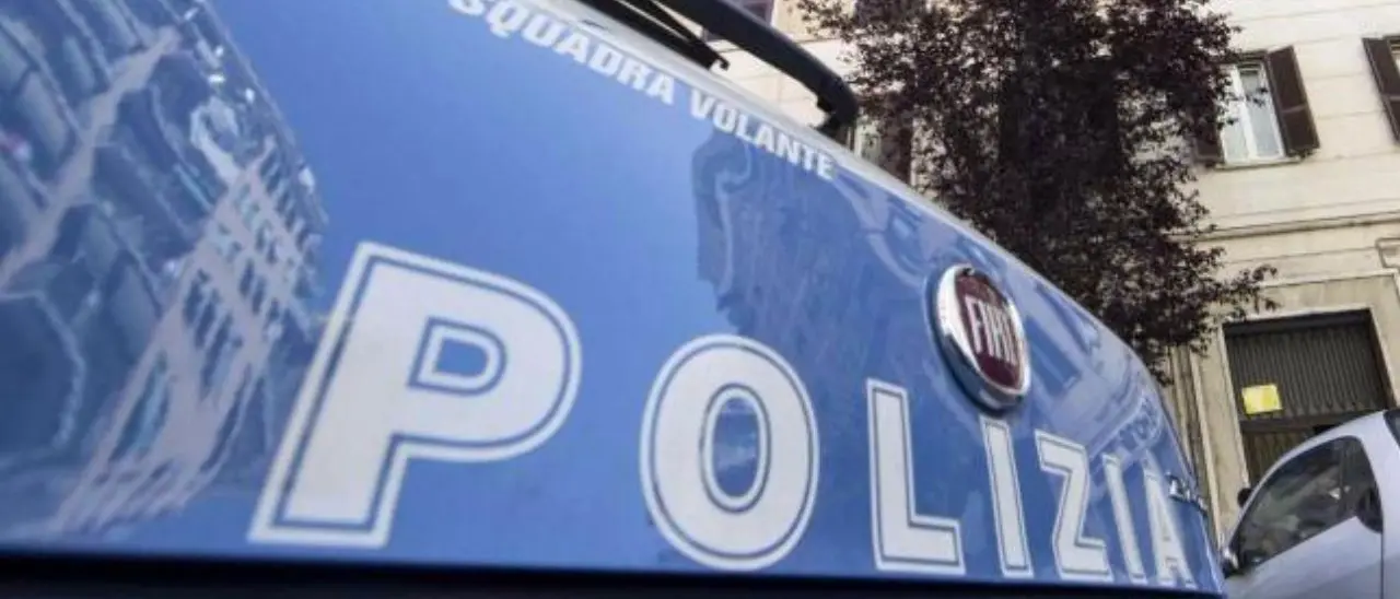 Cosenza, forza il posto di blocco: inseguito e arrestato dalla Polizia