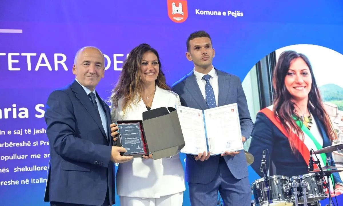 Rosaria Succurro cittadina onoraria di Peja: «Un legame profondo nato con i Bersaglieri di Cosenza»