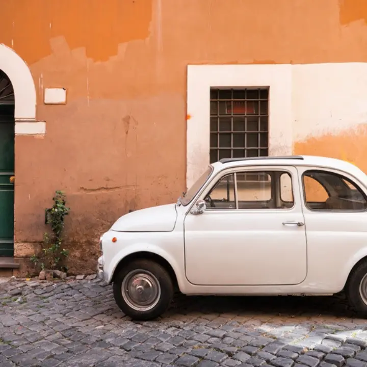 Le quattro ruote in Calabria hanno i capelli grigi: l’età media media delle auto a Cosenza è di 13 anni