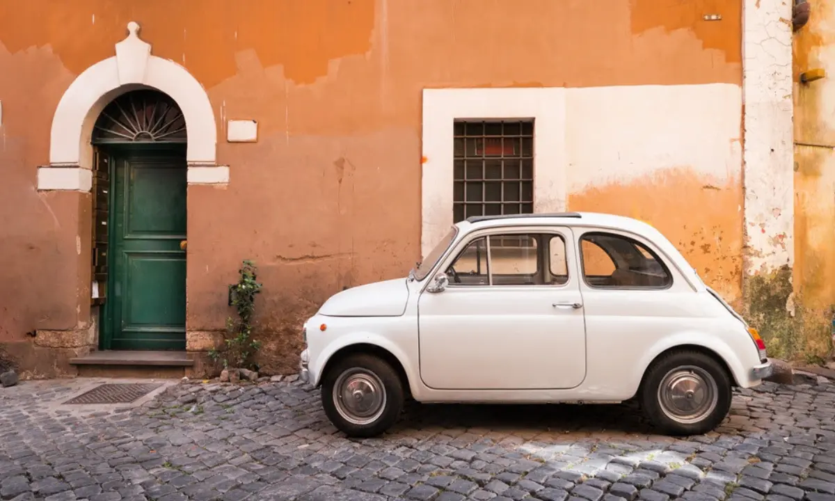 Le quattro ruote in Calabria hanno i capelli grigi: l’età media media delle auto a Cosenza è di 13 anni