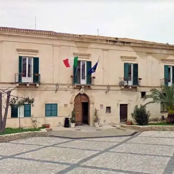 Porto di Cariati, Lampare denuncia criticità gravi su luci e insabbiamento\n