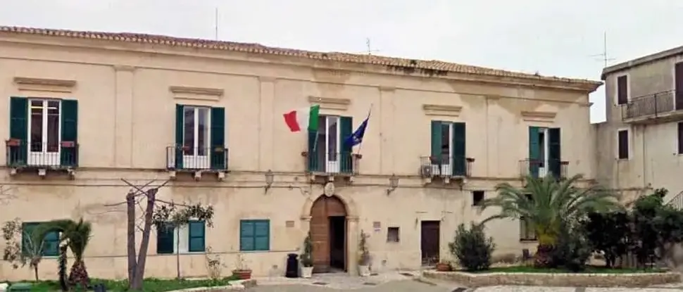 Porto di Cariati, Lampare denuncia criticità gravi su luci e insabbiamento\n