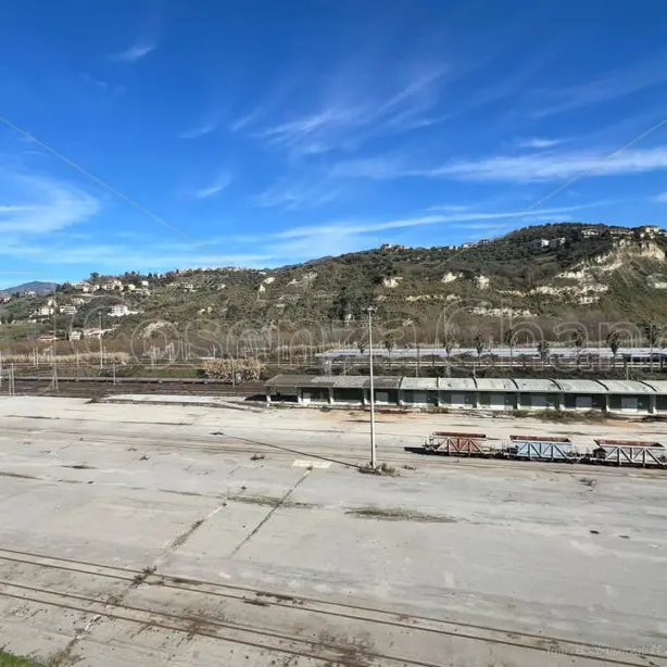Lazza cambia location e \"trasloca\" all'Arena Rendano. Ecco cos'è successo