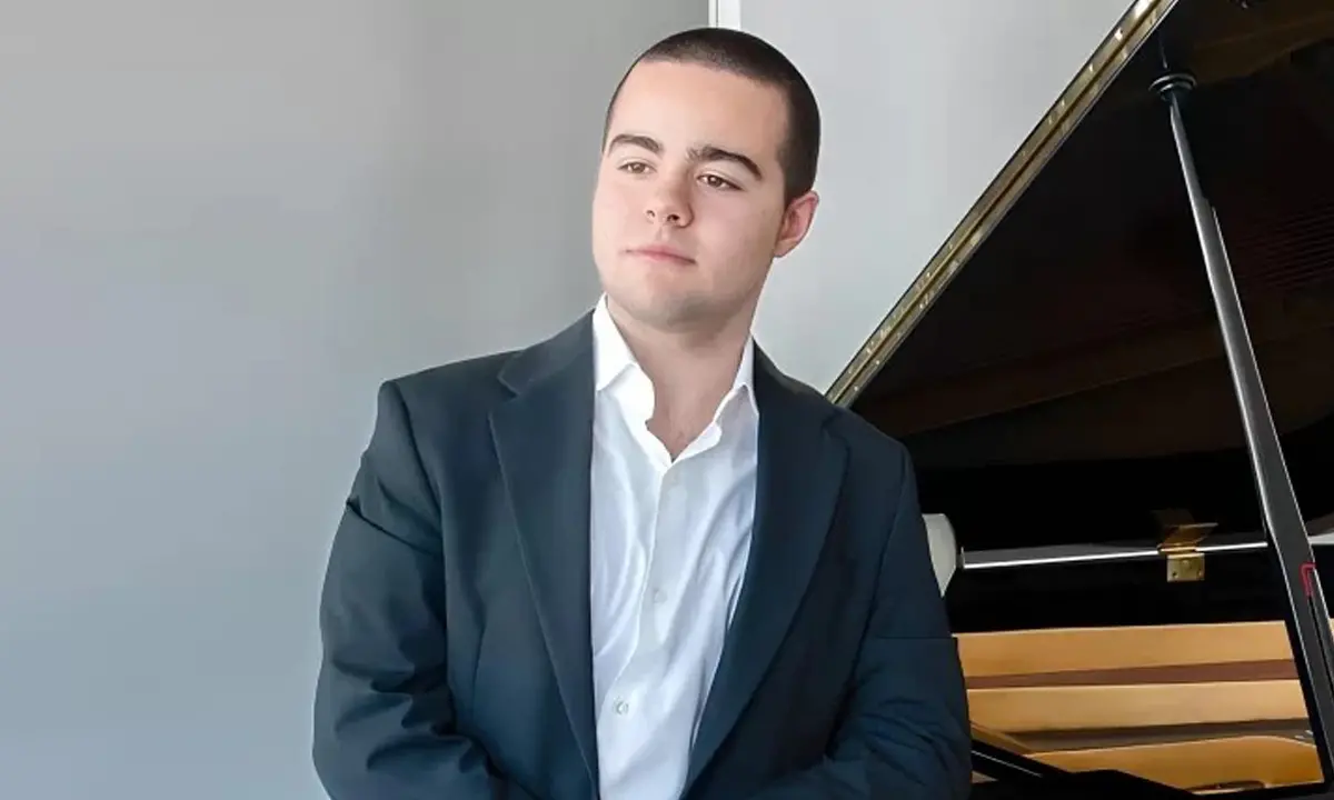 Antonio Pitaro incanta al Concorso Pianistico Internazionale Massarosa