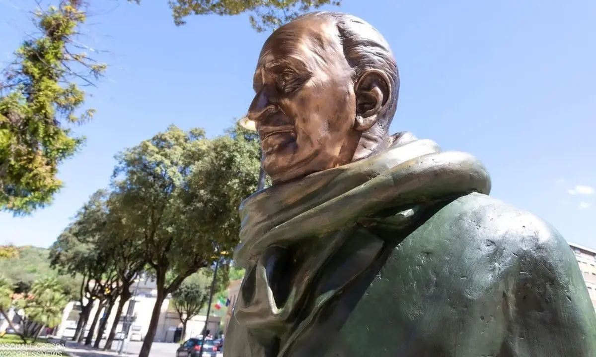 Statua di Mancini, la Fondazione ne annuncia il ritorno