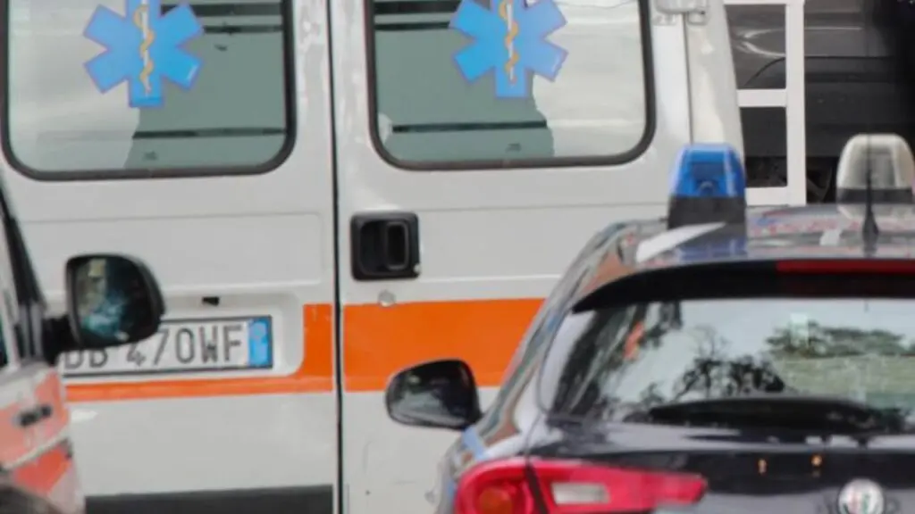 Schianto frontale sulla statale in Sardegna: muoiono due giovanissimi, gravissimo un terzo amico