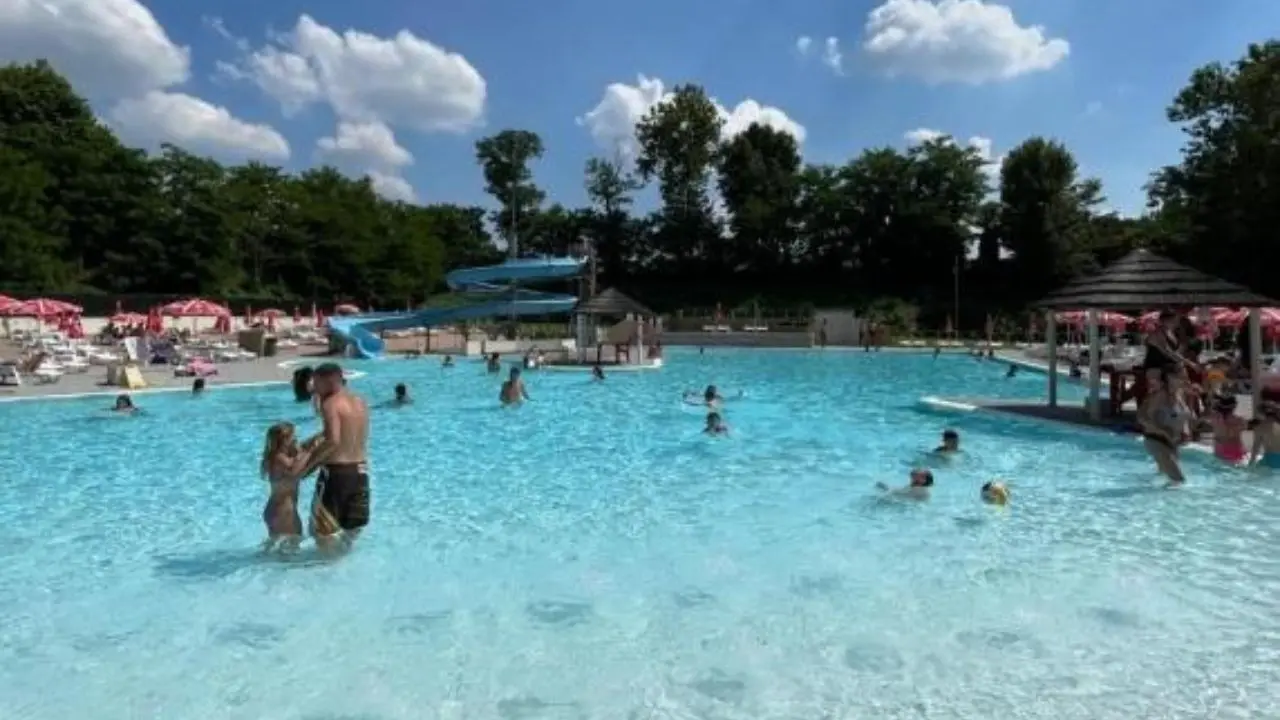 Sfugge al controllo dei genitori e cade in piscina: morto bambino di quattro anni