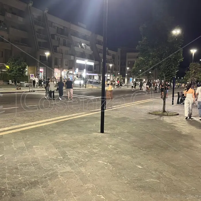 Via Rossini isola pedonale, ieri sera il primo esperimento voluto da Principe (e i locali si riempiono)