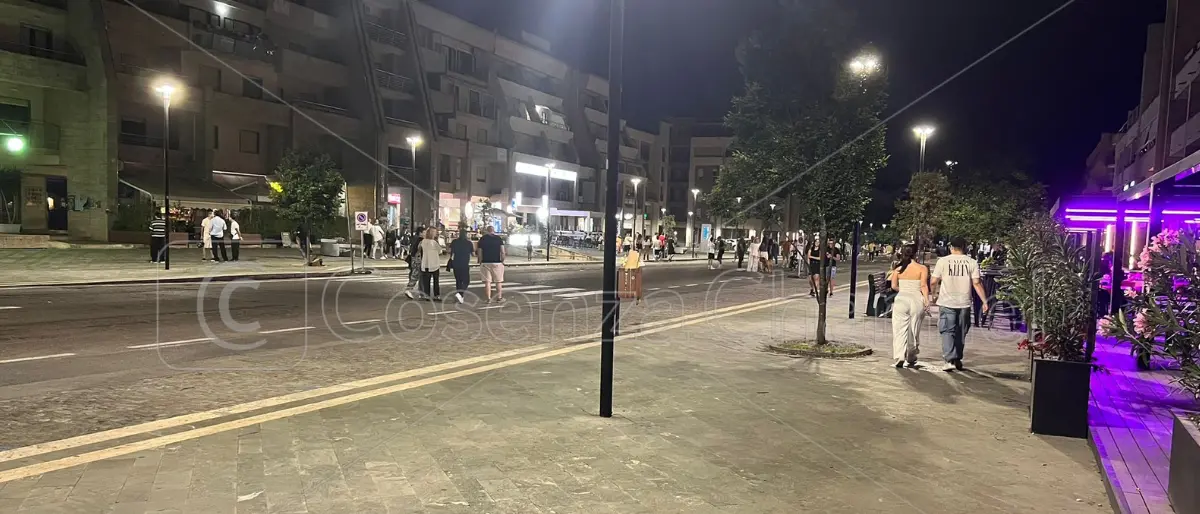 Via Rossini isola pedonale, ieri sera il primo esperimento voluto da Principe (e i locali si riempiono)