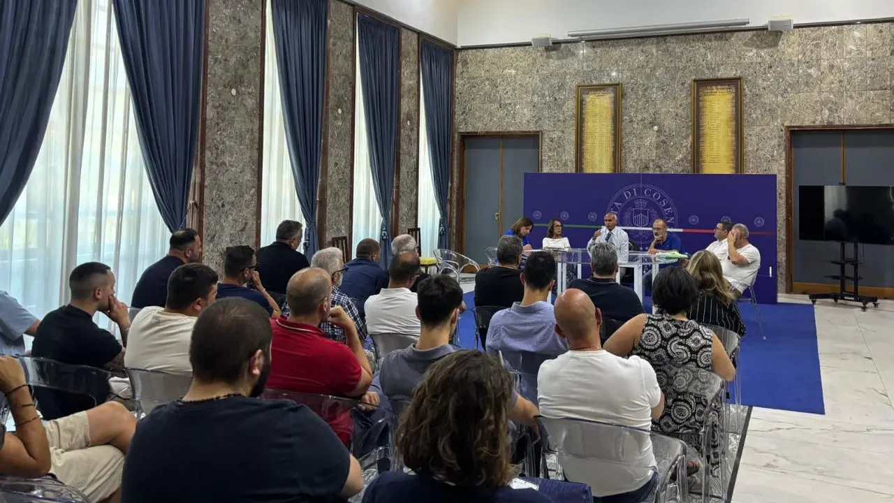 Cosenza, nuove tariffe occupazione suolo pubblico: il sindaco incontra la Consulta per il commercio