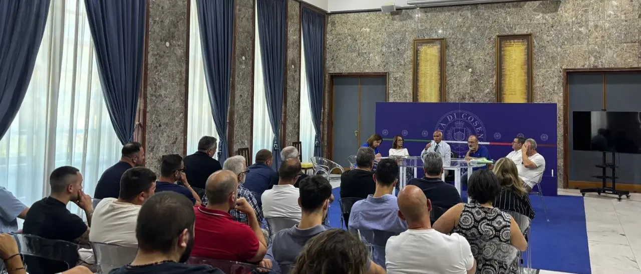 Cosenza, nuove tariffe occupazione suolo pubblico: il sindaco incontra la Consulta per il commercio