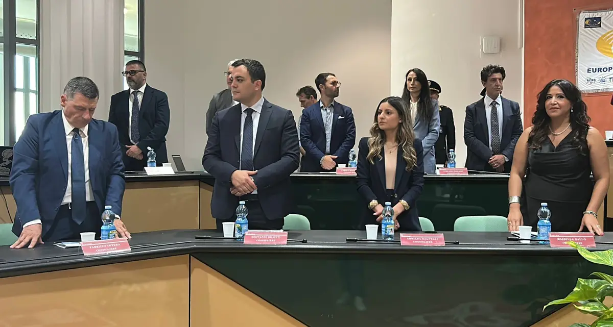 Rende, dal Pd a FdI tutti contro la maggioranza: «Solo propaganda, zero fatti»\n