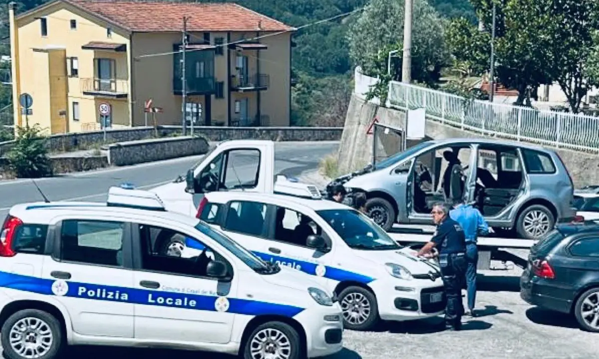 Casali del Manco, al via la rimozione delle auto abbandonate sul suolo pubblico