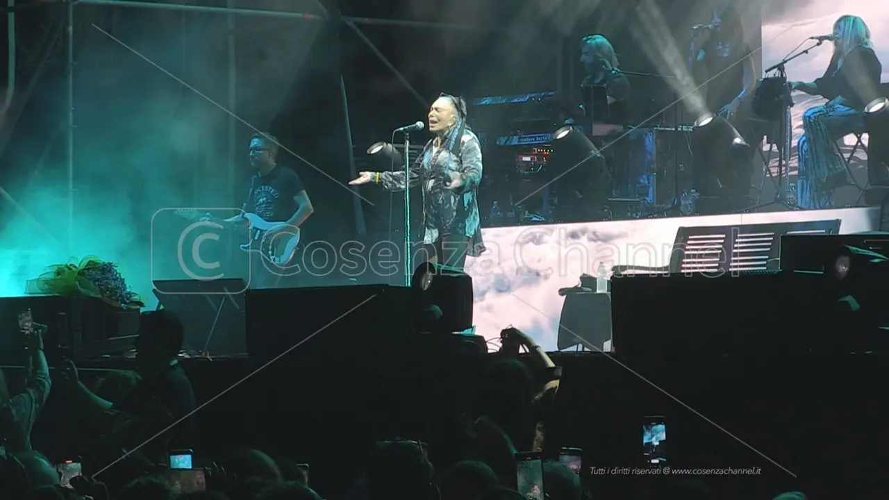Cosenza, la luna bussa forte con Loredana Bertè. Sold out ieri la Rendano Arena