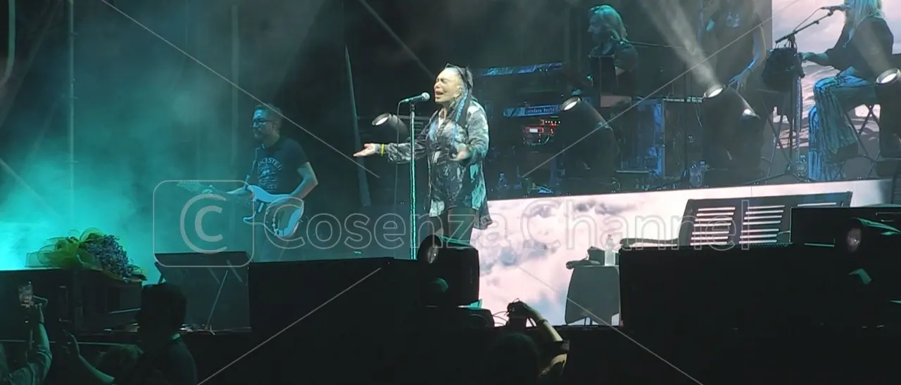 Cosenza, la luna bussa forte con Loredana Bertè. Sold out ieri la Rendano Arena