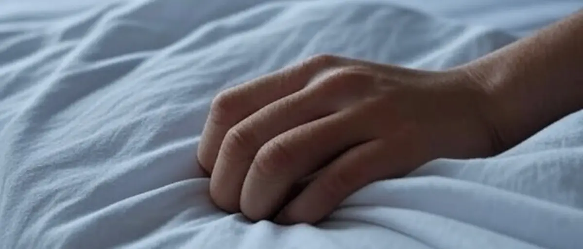 Se il piacere diventa mortale: mille morti ogni anno per l'autoerotismo