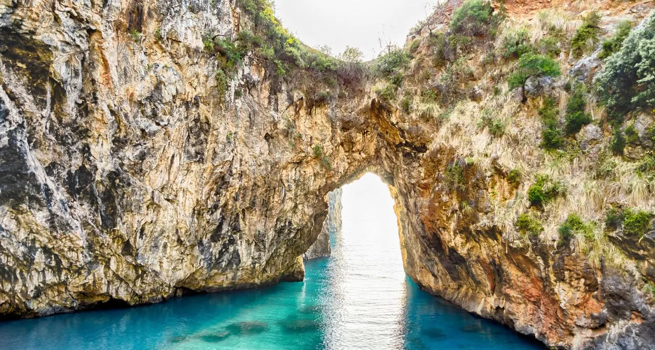 Frana lungo il sentiero che conduce all’Arcomagno, ordinati lavori urgenti di messa in sicurezza\n