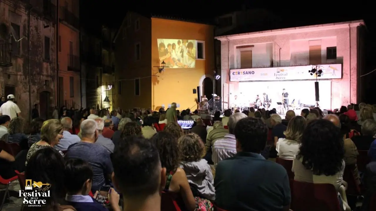 A Cerisano \"Tutto cresce e se ne va\": il concerto racconto dedicato a Pino Daniele