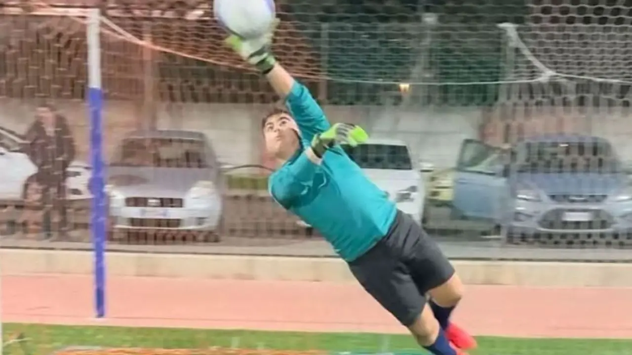 Gaetano Ruffo morto a 17 anni sulla 106. L'Asd Rossanese: «Il tuo spirito continuerà a vivere sul campo di calcio»