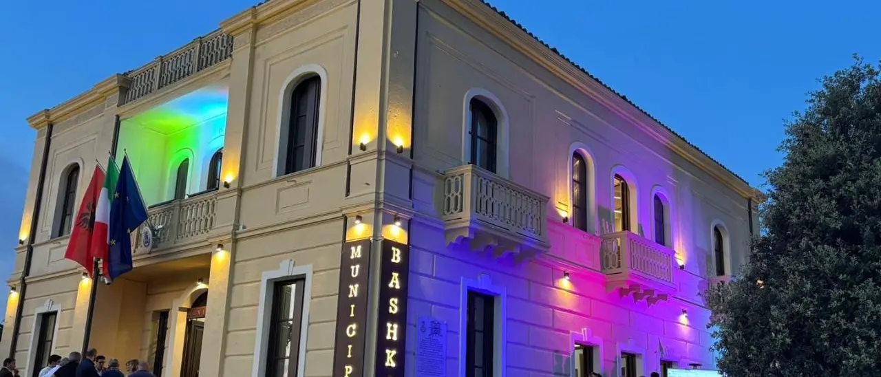 San Demetrio Corone, il presidente d'Albania taglia il nastro della nuova Casa comunale